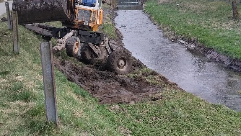 Přijmeme strojníka ,řidiče,