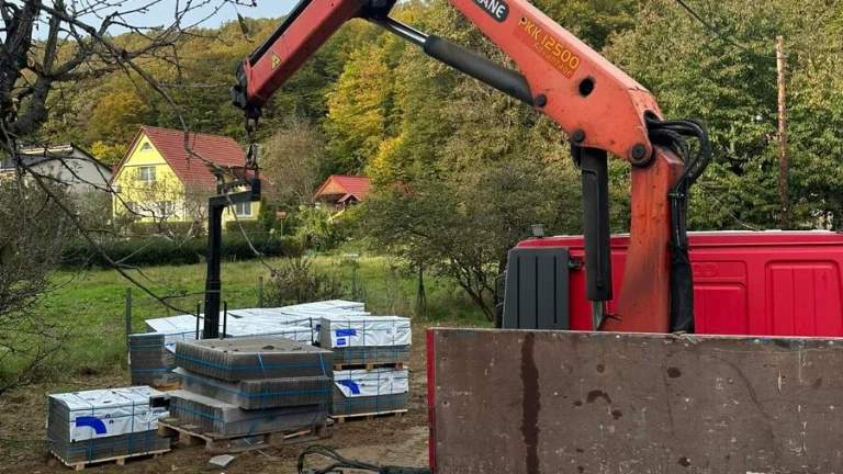 Ponúkam prácu pre vodiča na nakladné auto s Hydraulickou ruk