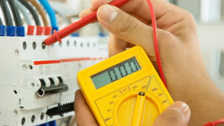 Hľadám brigádu ako pomocny elektrikar §21