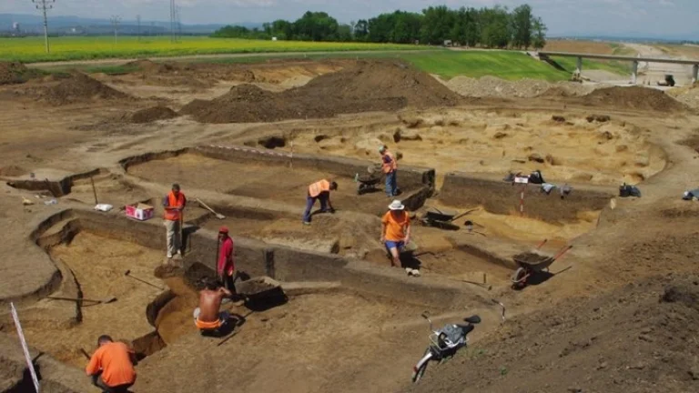 POMOCNÉ ARCHEOLOGICKÉ PRÁCE.