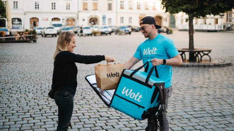 PŘIJMEME KURÝRY na rozvoz WOLT - KARLOVY VARY