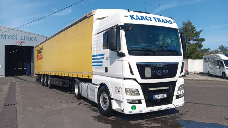 Ridic C+E vnitro plachta