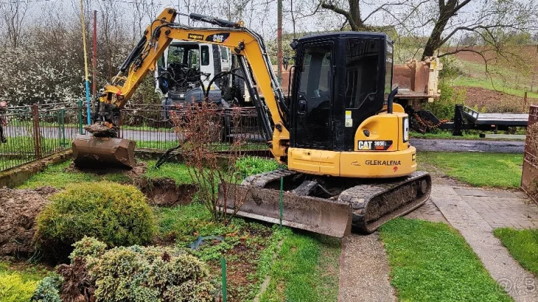 Strojnik pásový bager + engcon