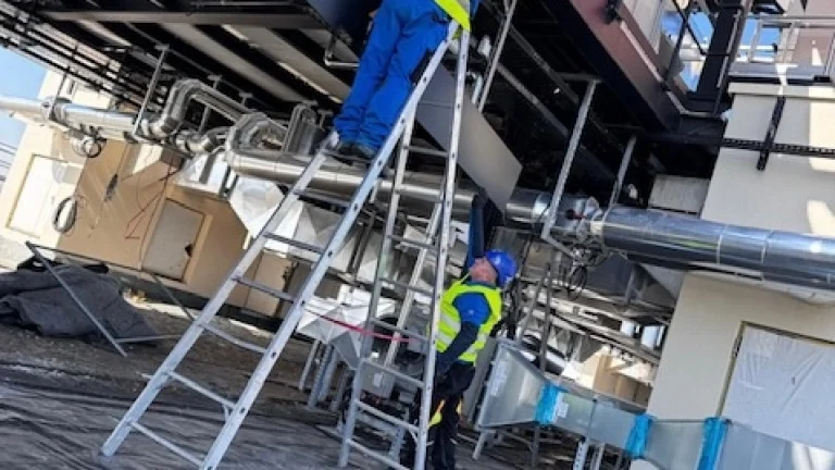 Montážnici káblových trás SURNE DVOJICA od pondelka 5/5