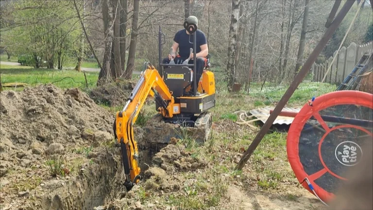 Výkopové práce minibagrem (900kg)