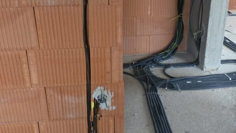 Partia elektrikárov hľadá pracu v Nemecku