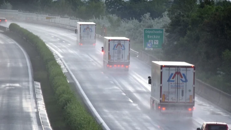 Práca pre vodičov C+E MKD frigo (Scania+Krone )