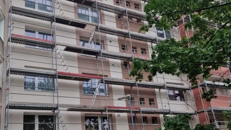 🔨 HĽADÁME ZOHRATÉ PARTIE NA FASÁDY – NITRIANSKY KRAJ 🔨