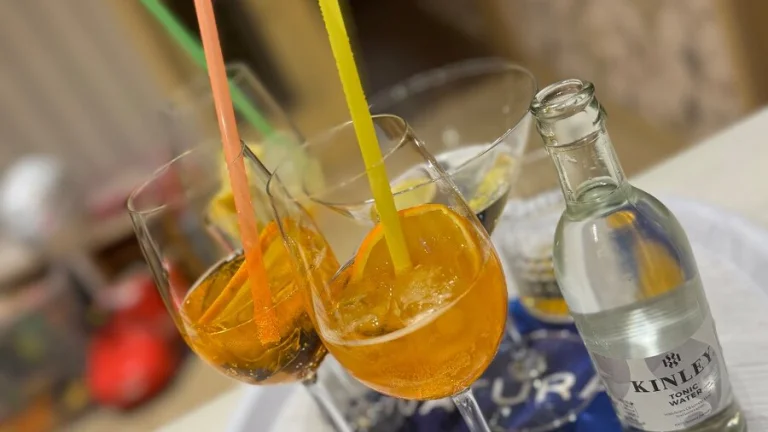 Čašník, čašníčka - pincér, pincérnö