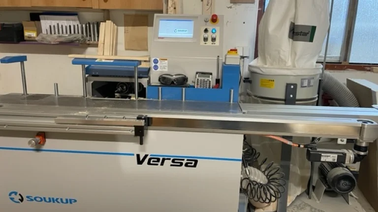 Obsluha automatického NC dlabacího stroje VERSA