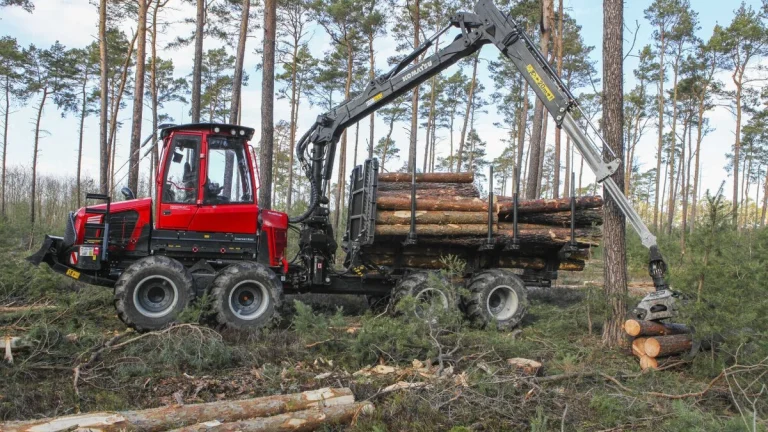 Operátor vývoznej súpravy Komatsu