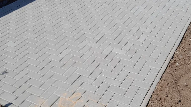 Pokládka zámkové dlažby výkopové práce demolice