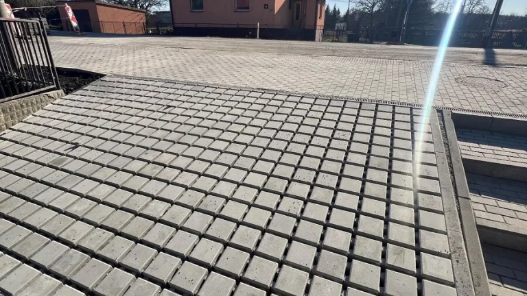 Poptáváme pomocné dělníky na stavbu.