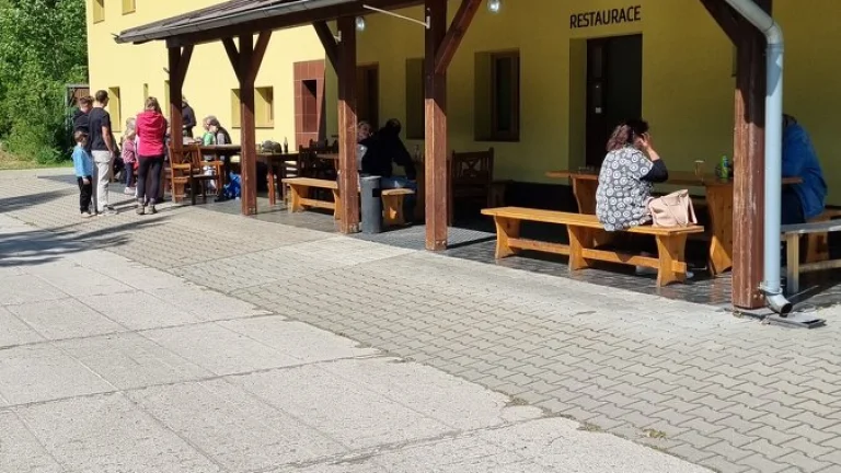 Hledám kuchaře a číšníka sevírku
