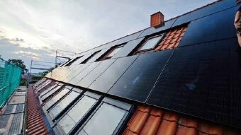 Montéři - Fotovoltaické panely (střechy Německo)