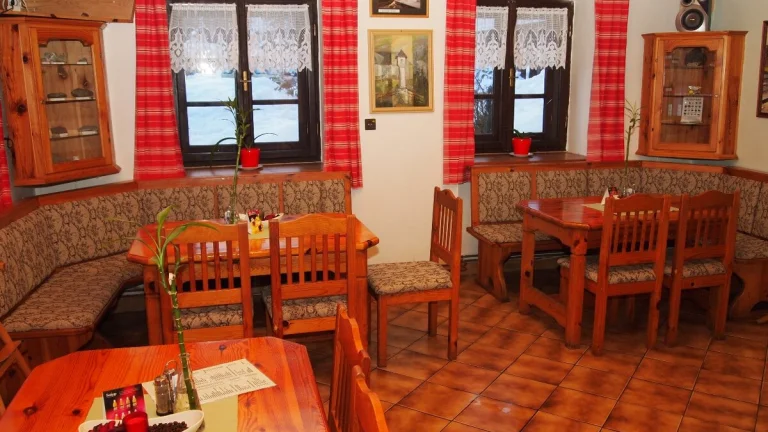 Čašníčka, Pomocný kuchár, penzión Klopačka - brigáda.