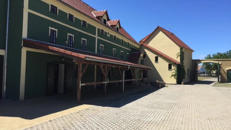 Hledáme stájníka/správce jezdeckého areálu