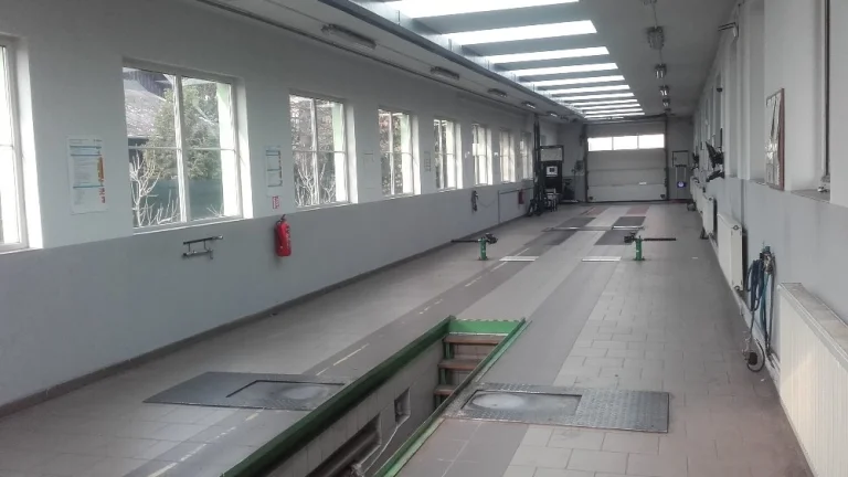 Kontrolní technik STK a stanice měření emisí