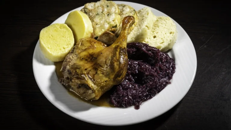 Pomocná síla do kuchyně (výdej jídel)