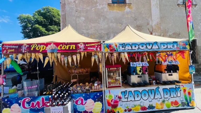 PRÁCA NA DOHODU-Predavač/ predavačka/ študenti