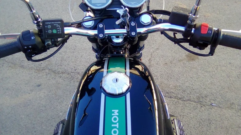 Moto Guzzi V7 III Special Top