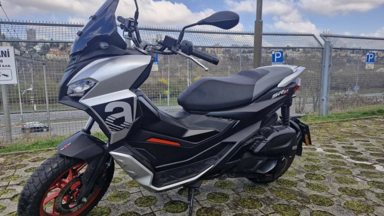 Aprilia SR GT 200