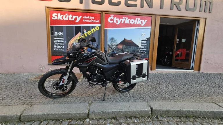 SWM ATX 125, kufry v ceně | Nový motocykl