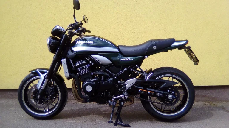 Kawasaki Z 900 RS servis a nové pneu