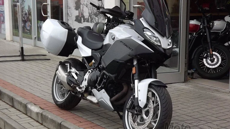 BMW F 900 XR