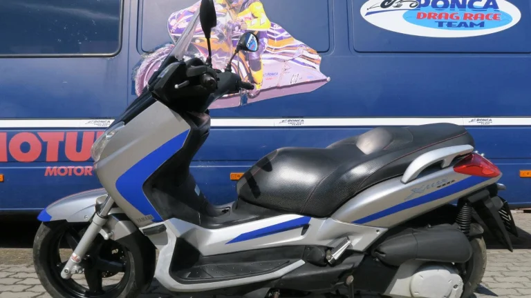 Yamaha X-Max 250