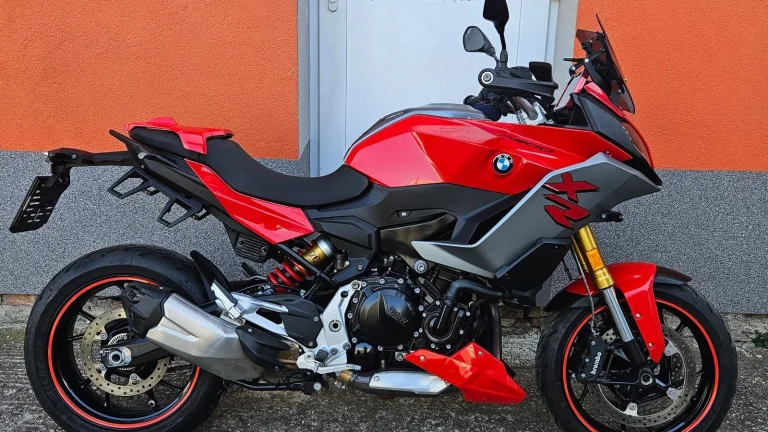 BMW F 900 XR