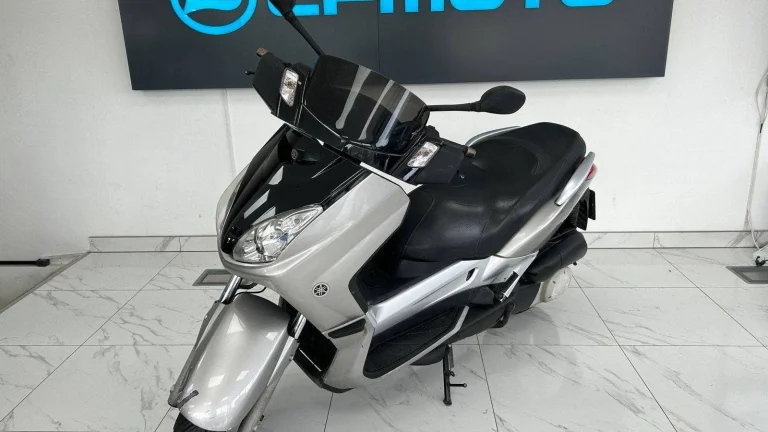 Yamaha X-Max 250