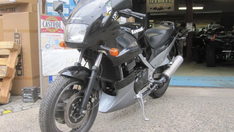 Kawasaki GPZ 500 S