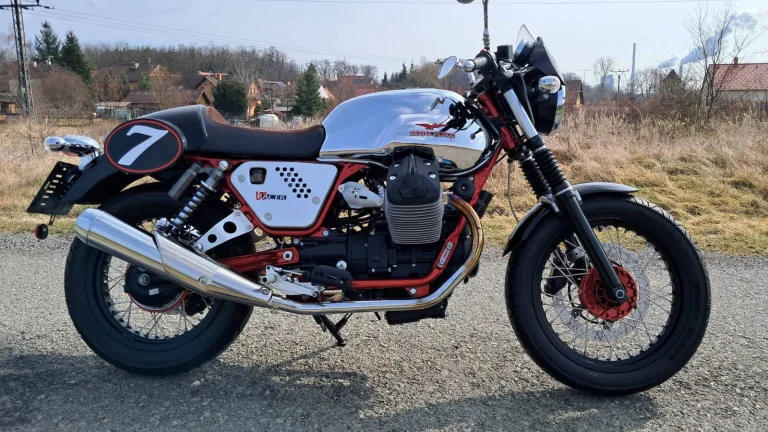 Moto Guzzi V7 Racer 1. Majitel 9500km Top stav
