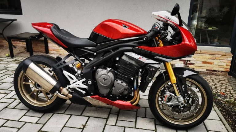 Triumph Speed Triple 1200 RR