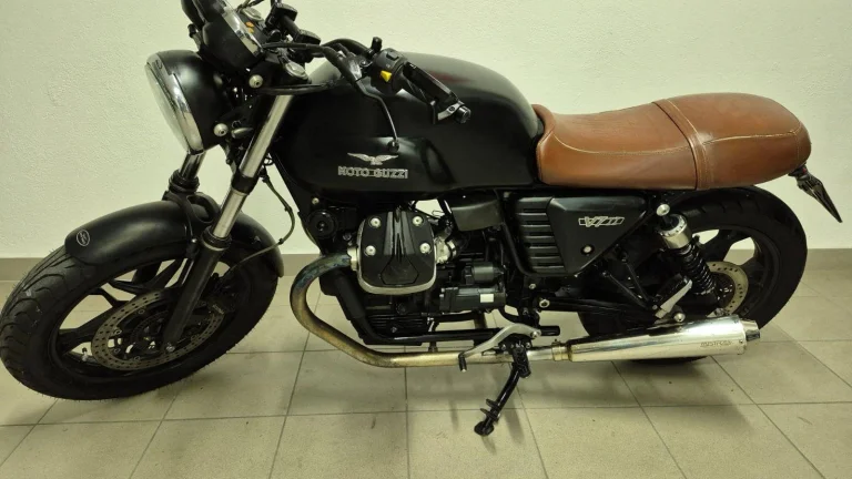 Moto Guzzi V7 II Stone