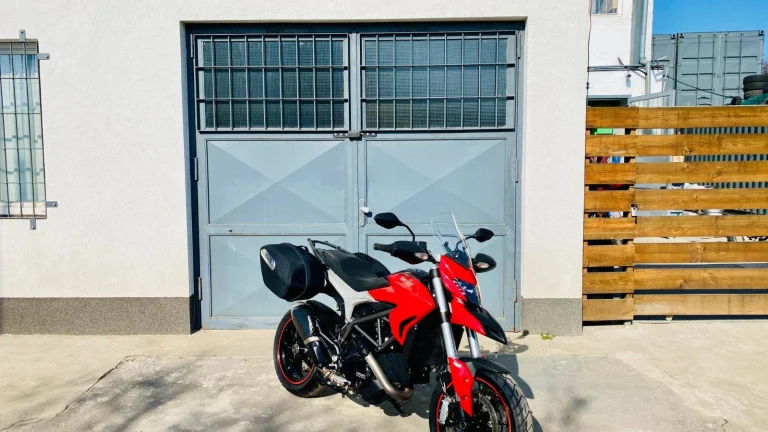 Ducati Hyperstrada 821