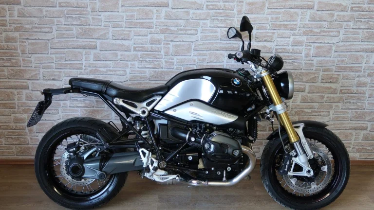 BMW R nineT krásný kus, servisní kniha, po servisu