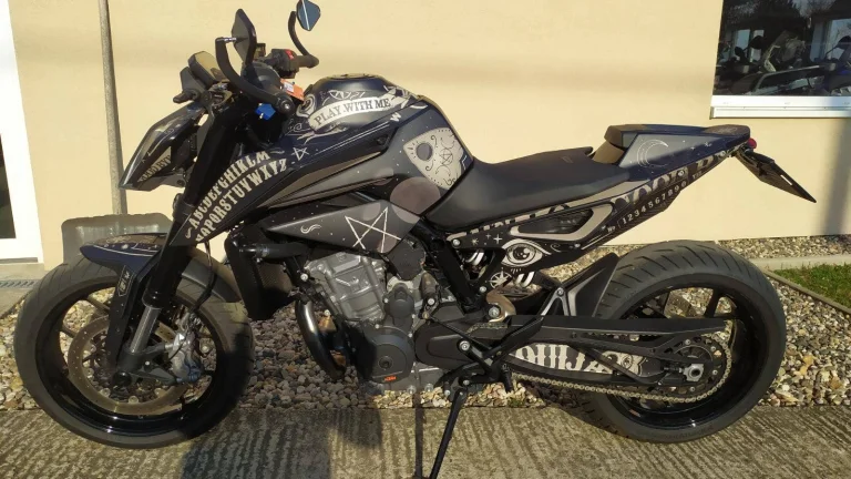 KTM 890 Duke