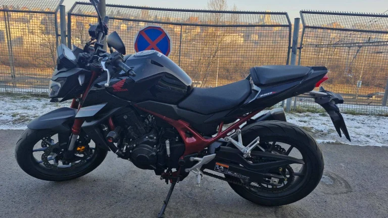 Honda CB 750 Hornet GRAPHITE BLACK | Předváděcí motocykl