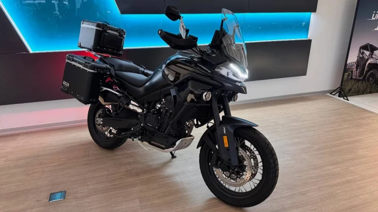CFMOTO 800 MT Explore + Černé kufry - Sleva 44.220Kč | Předváděcí motocykl
