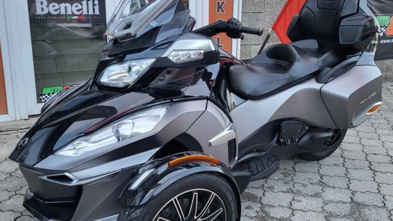 CAN-AM Spyder 1330 RT-S, Special Series, původ ČR, Akrapovič