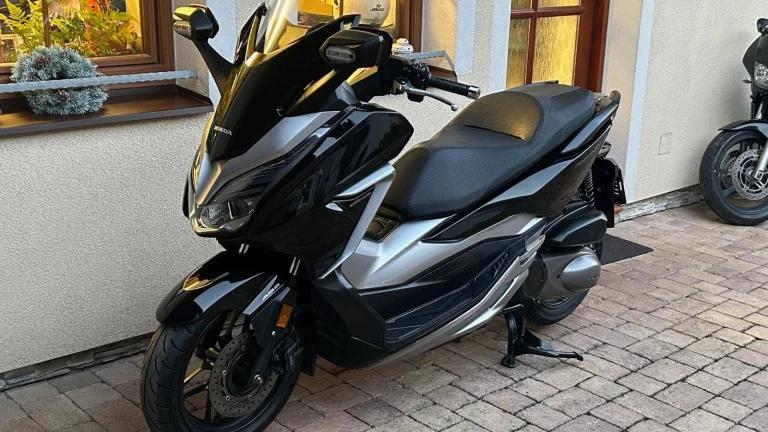 Honda Forza 300