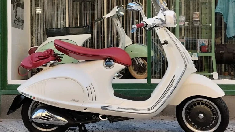 Vespa 946 BÍLÁ 2016