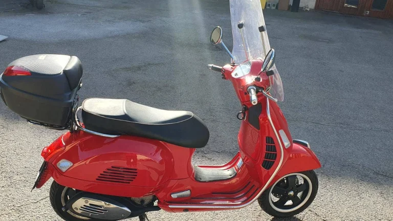 Piaggio Vespa GTS 125 ie