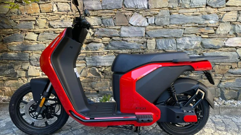 Super Soco CITI F01 | Nový skútr