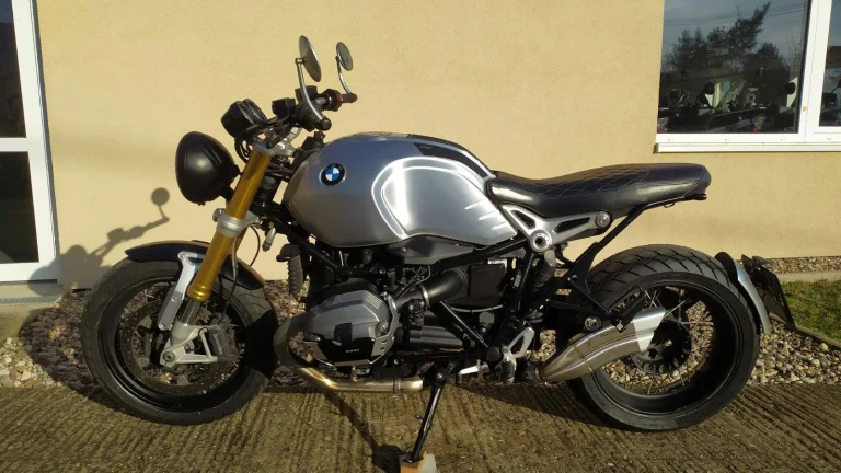 BMW R nineT