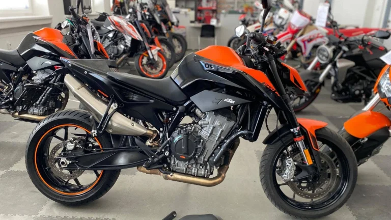KTM 890 Duke = TOP STAV/ TECH PACK