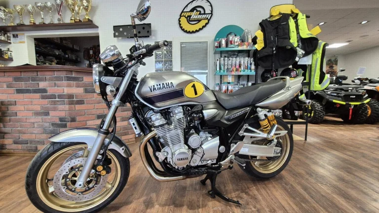 Yamaha XJR 1300