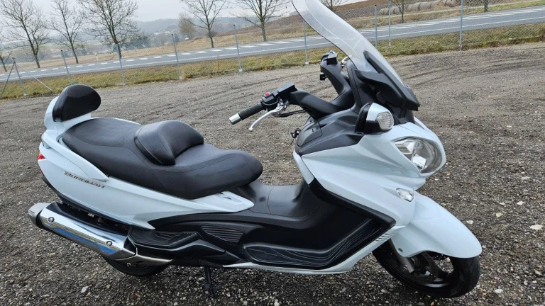 Suzuki Burgman 650 Executive , po 1.MAJITELI